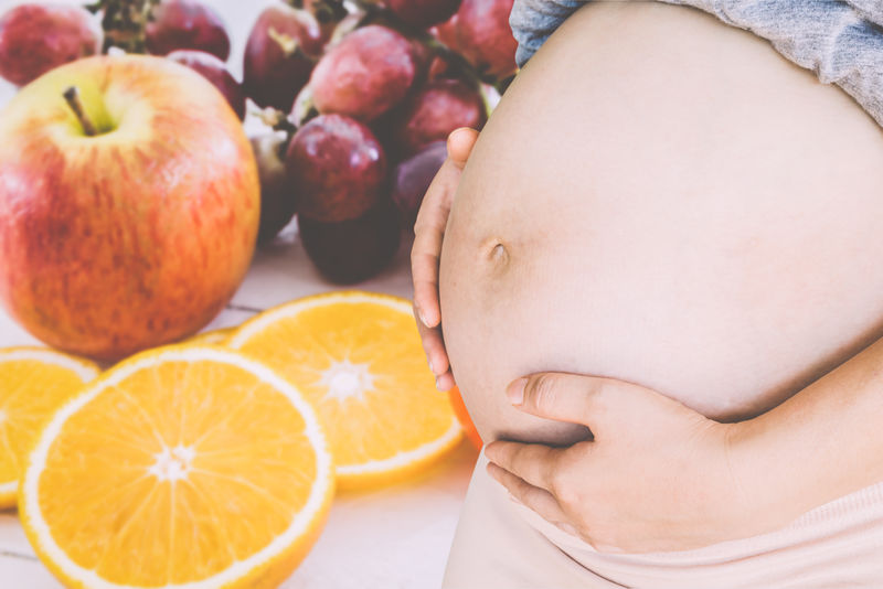 孕妇与健康食品背景
