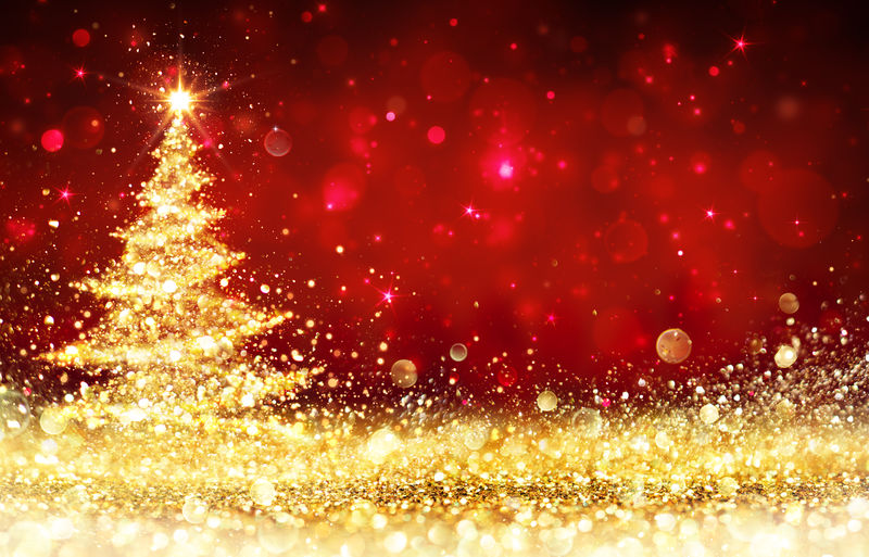 闪亮的圣诞树-红色背景下闪闪发光的金色闪光