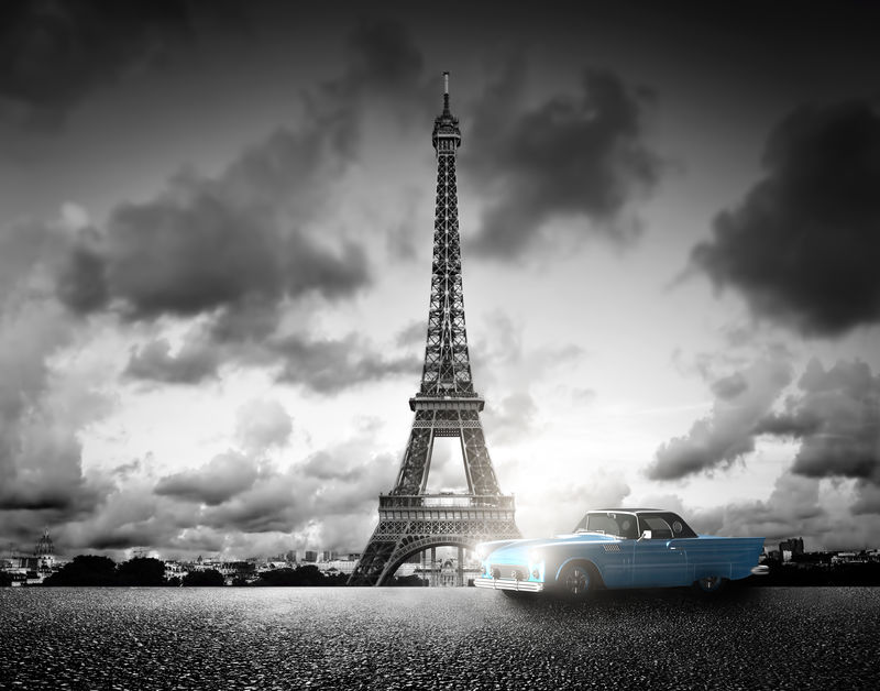 埃弗尔塔巴黎法国和复古汽车黑白
