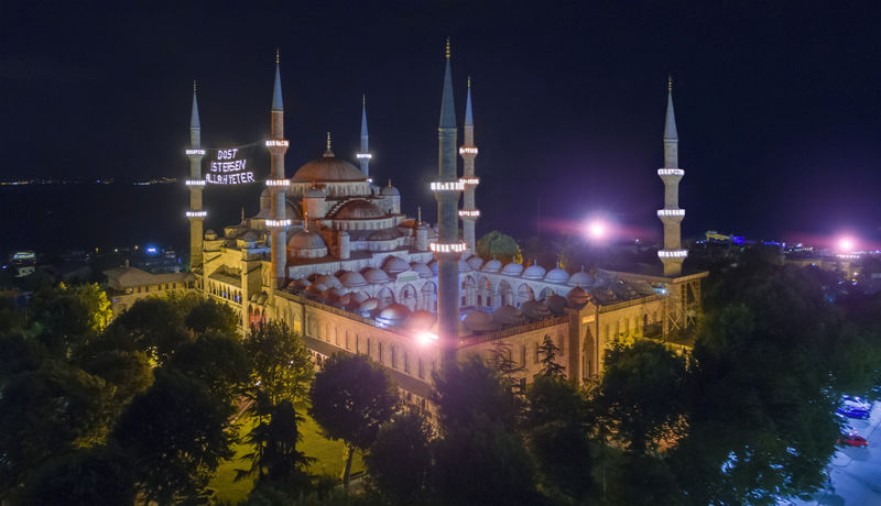 伊布尔蓝色清真寺夜间空中拍摄