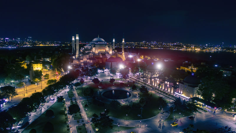 土耳其伊斯坦布尔圣索菲亚大教堂/博物馆/清真寺鸟瞰夜景