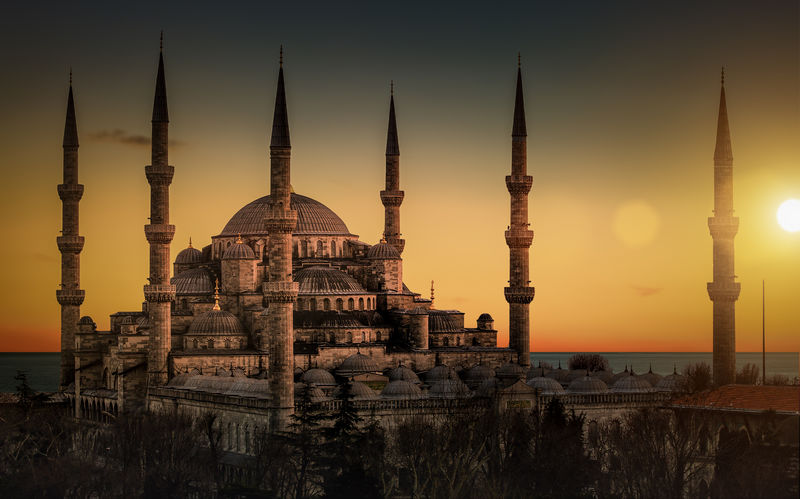日落中的伊斯坦布尔蓝色清真寺