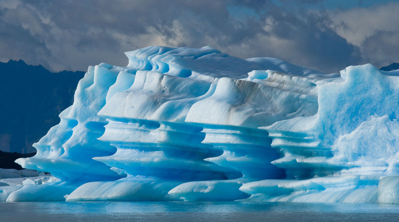 水中的冰山莫雷诺附近的冰川阿根廷很好的例证