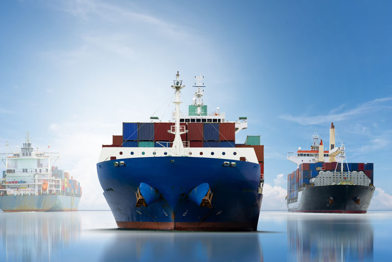 货柜船载运集装箱进出口货物的理念是以船舶低成本货运物流服务和运输