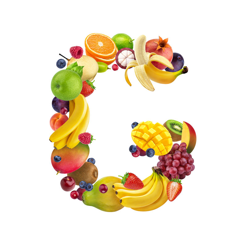 字母G由不同的水果和浆果制成水果字母表以白色为背景