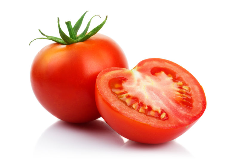 红色的西红柿切白色隔离