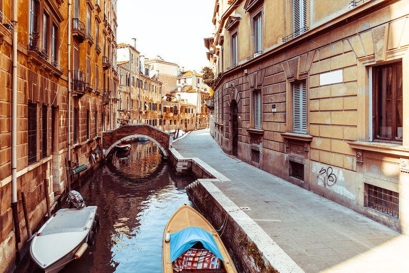 意大利威尼斯水街和老建筑的美丽景色