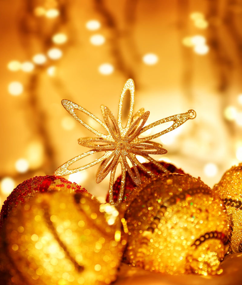 圣诞装饰金色灯光的节日背景