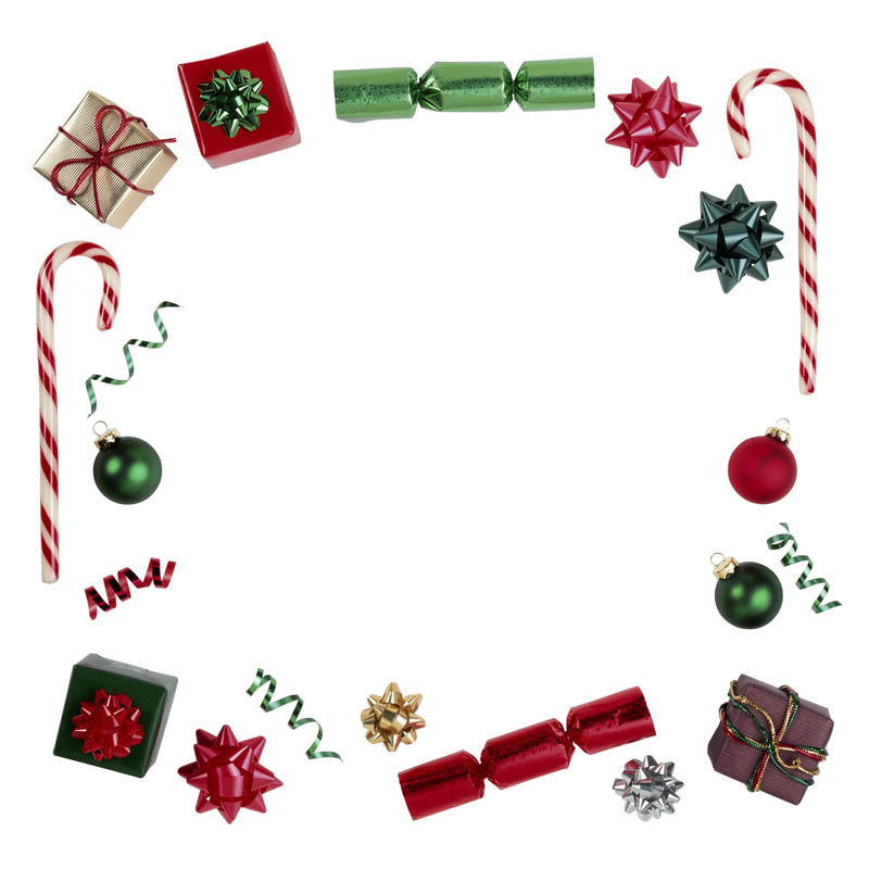 圣诞作曲-框架由圣诞礼物松树枝白底玩具组成-平放顶视图复制空间