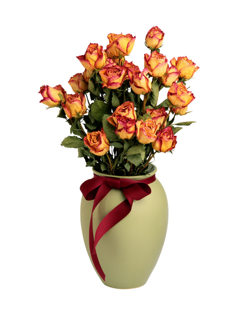 花瓶中的橙色玫瑰花束-白色背景剪纸上隔离