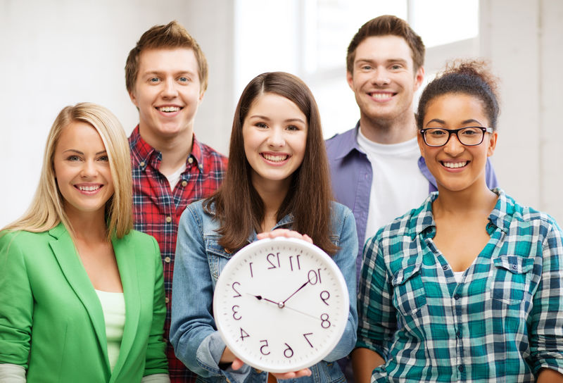 教育理念-学校学生群体与时钟