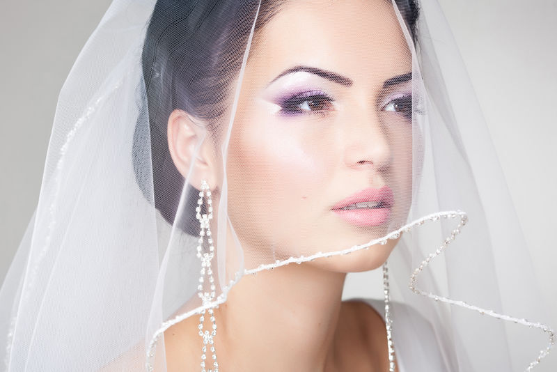 美丽的新娘肖像-面纱遮住脸-专业化妆