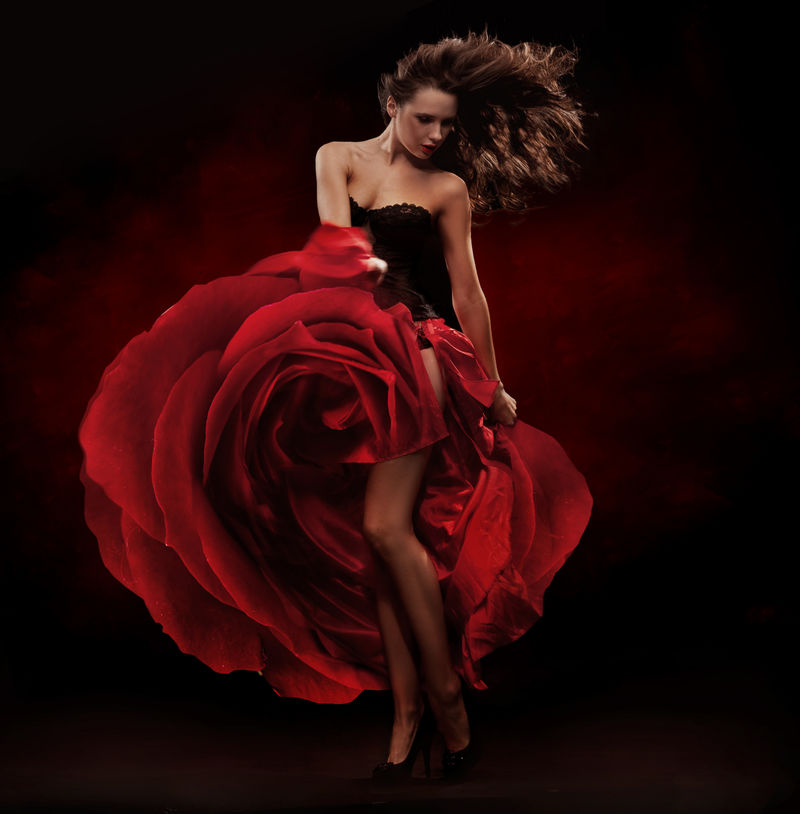 穿着红色连衣裙的美丽舞蹈家