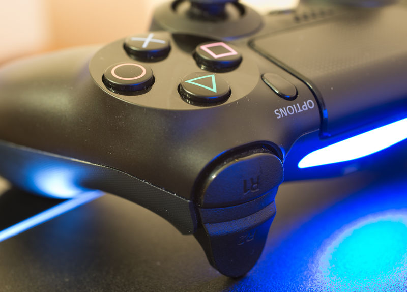 米兰-2014年11月27日-索尼PlayStation4家庭视频游戏机-从其前身的单元体系结构出发-PlayStation4采用了AMDx86-64加速处理单元