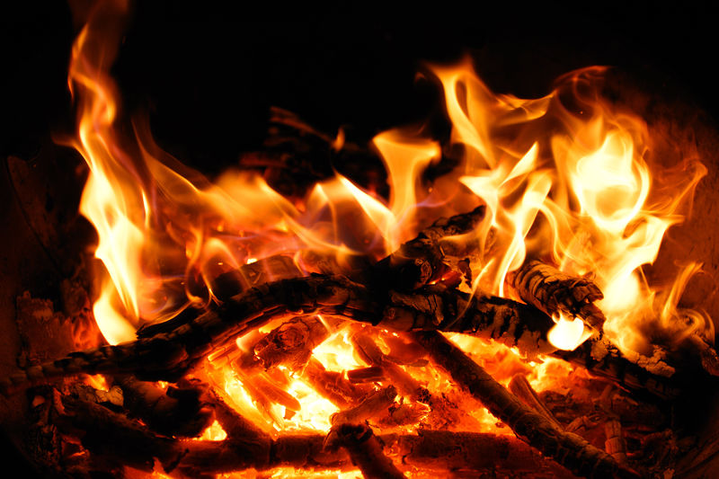 木柴灰和火焰