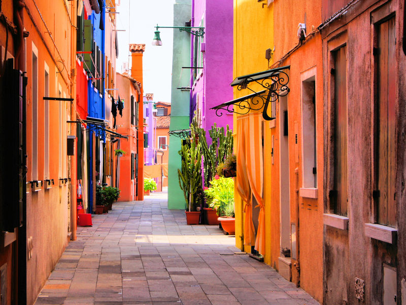 丰富多彩的街道在布拉诺-靠近威尼斯-意大利