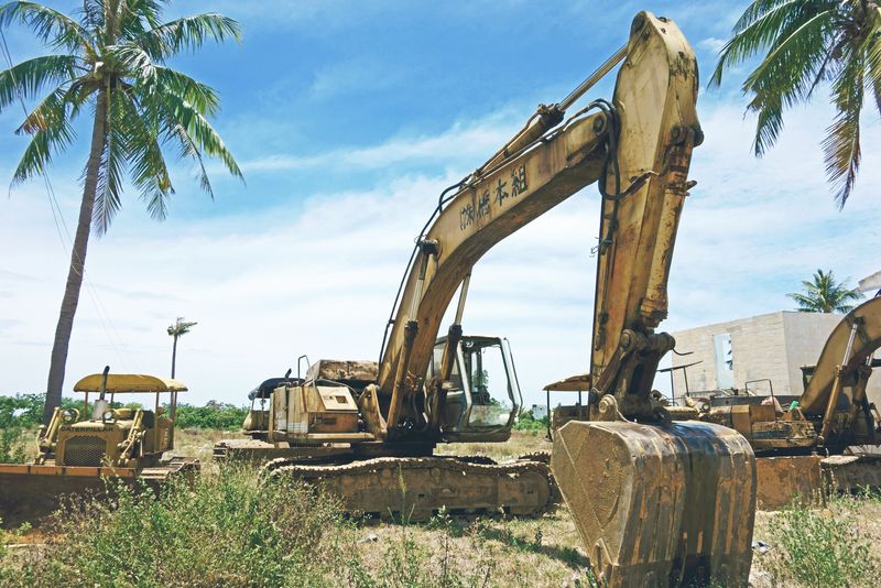 泰国Chonburi省著名植物园施工现场反铲作业-2018年2月