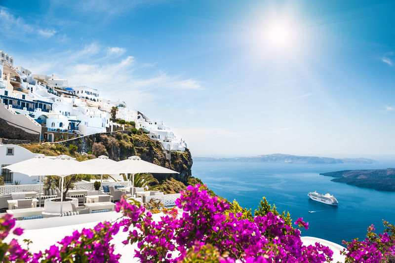 希腊圣托里尼岛上的白色建筑-美丽的夏季景观-海景