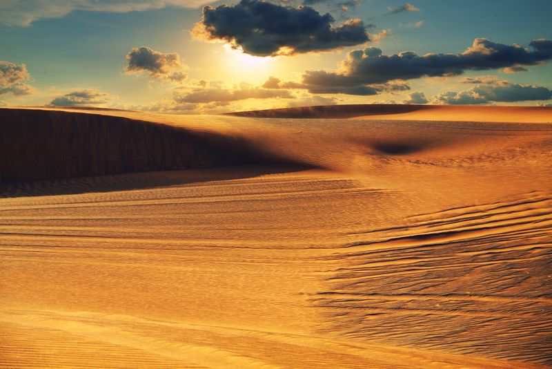 日落时的沙漠