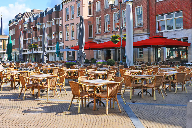 戈林钦广场上的街边咖啡馆-荷兰