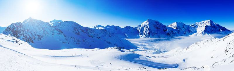 冬天的山脉-全景——意大利阿尔卑斯山脉的皑皑雪峰