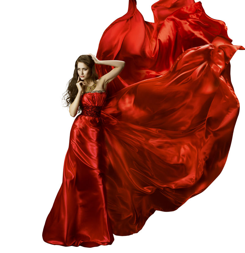 女美女时装-身着红色优雅丝质长袍的女孩挥舞着织物-模特在风中飘扬着长袍-孤立在白色背景之上