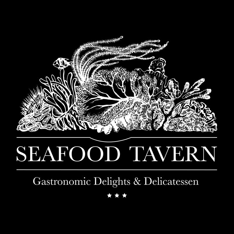 海鲜餐厅和海鲜菜单标识-标志与珊瑚礁和不死水植物群。珊瑚、息肉、海藻和深水植物。矢量图解
