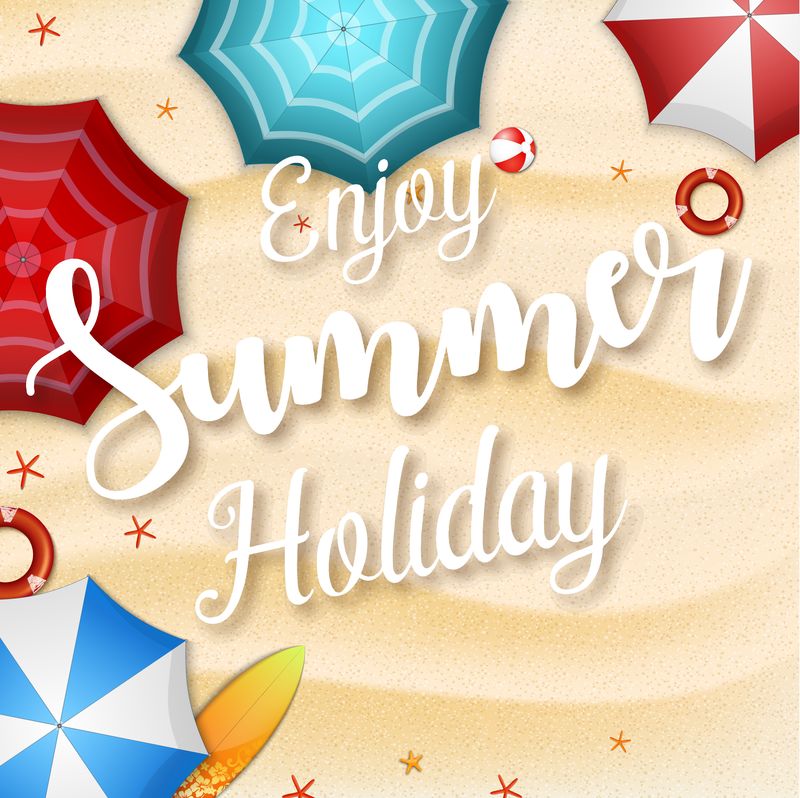 享受暑假背景-许多伞、冲浪板、浮标、海星和沙滩球的俯视图