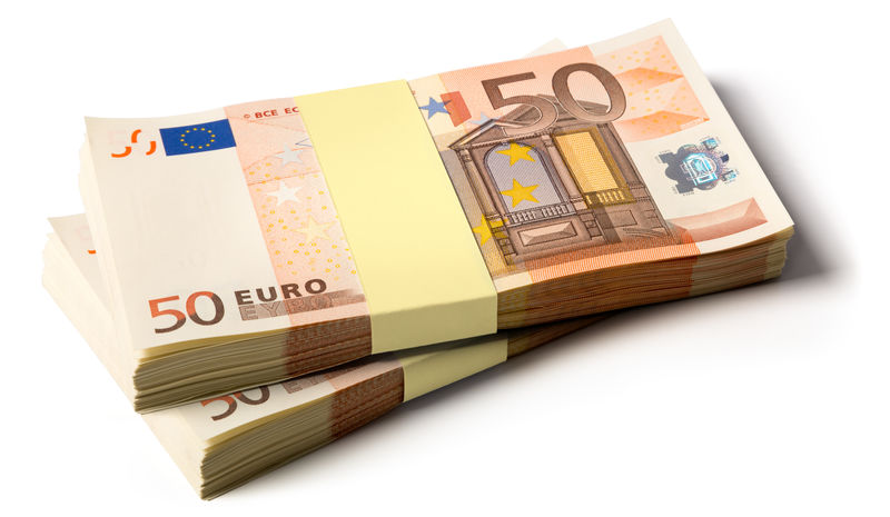 一堆50欧元的钞票-象征金钱、财富、收入和支出的照片