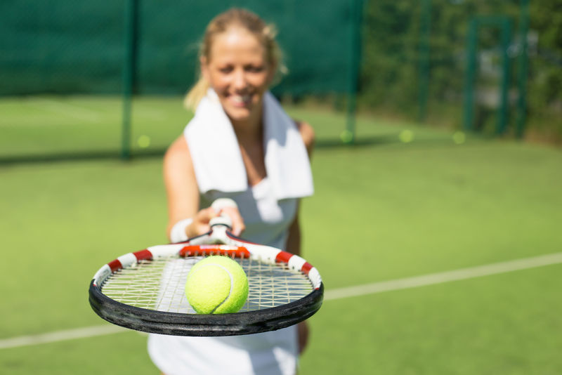 网球练习后的快乐女人