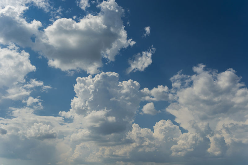 微云背景的蓝天图片素材 素材 Jpg图片格式 Mac天空素材下载