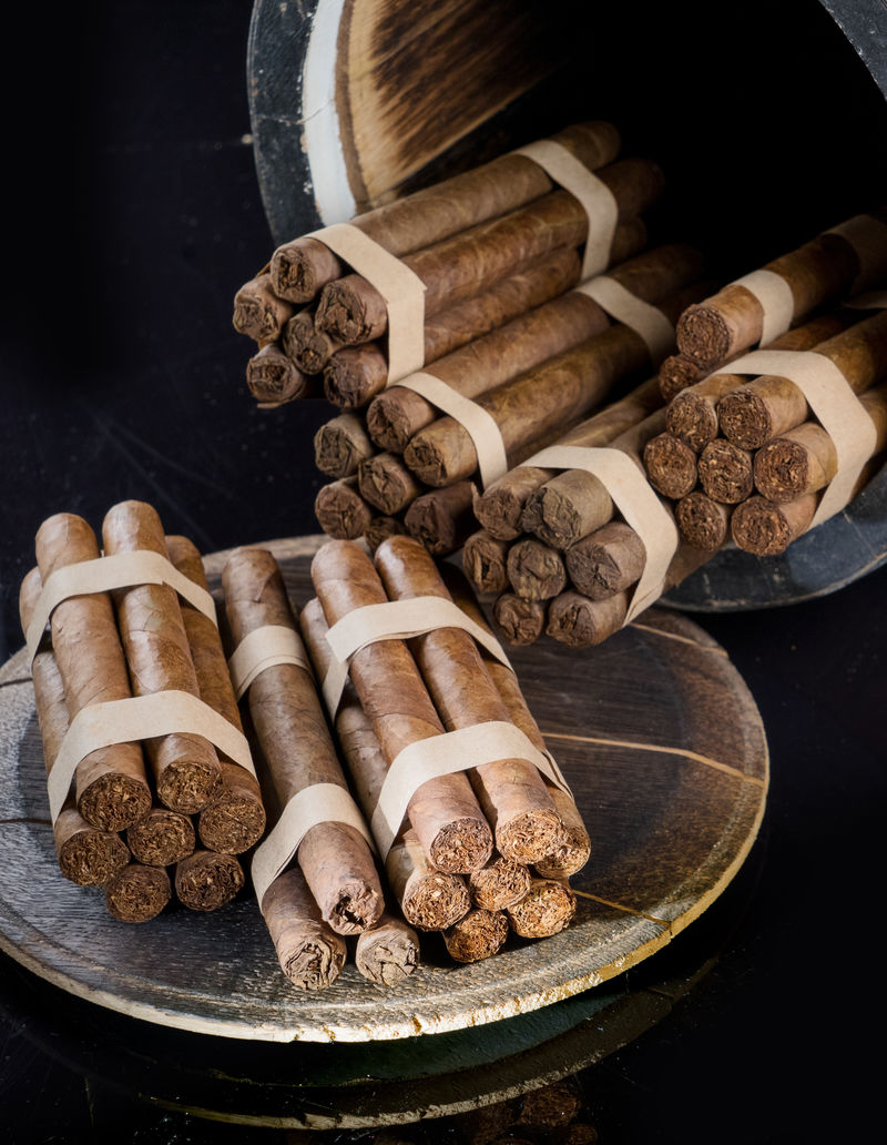 雪茄，在桶中陈酿，充满橡木和白兰地的香味