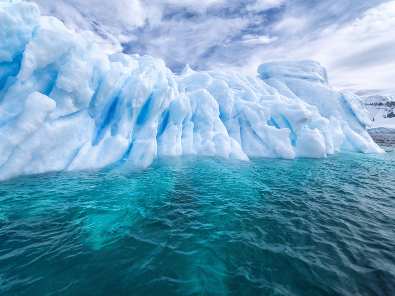 南极冰山景观