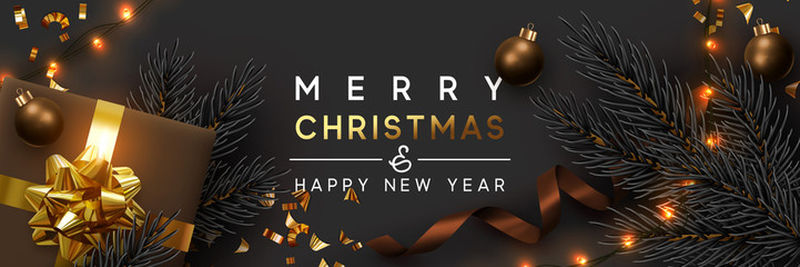 木制背景上的圣诞作文-圣诞装饰设计-礼盒礼品-雪花色黑色-金色灯饰-松果-木材质地-平铺-俯视图