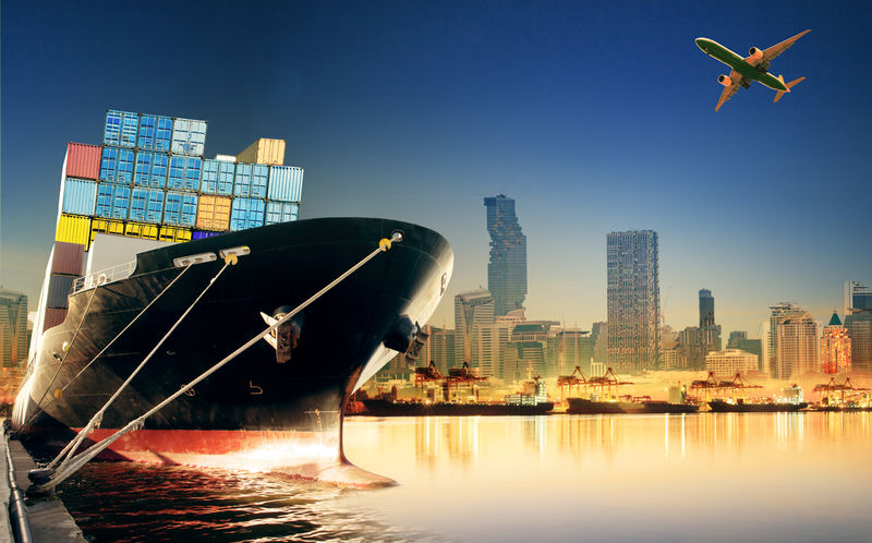 集装箱进出口港口-装运船舶码头时使用的美丽晨光-用于货运和货物运输-船舶运输