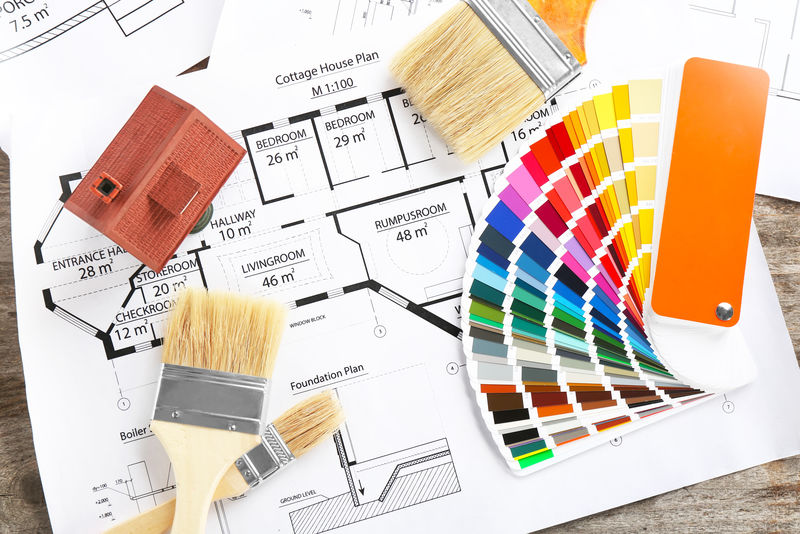项目图纸上的调色板示例、房屋模型和画笔