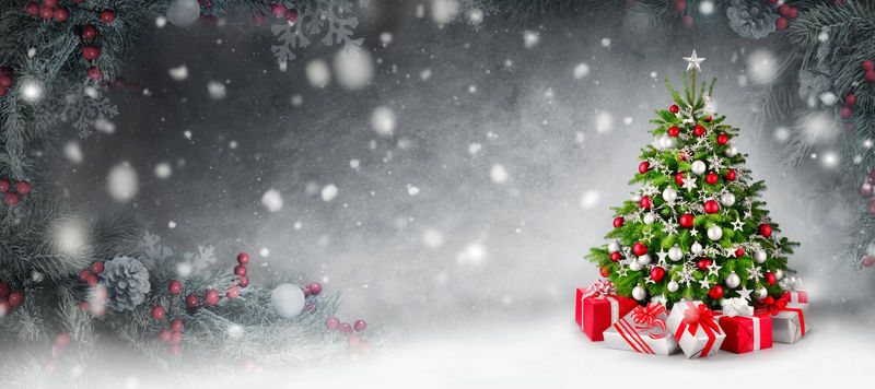 华丽优雅的圣诞树-红银相间的礼物-雪景尽收眼底-装饰有冷杉树枝