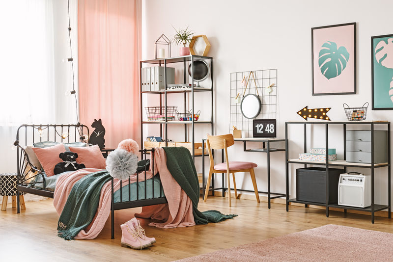 粉色和绿色女性卧室