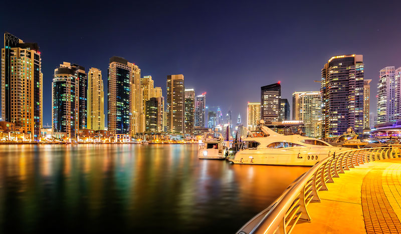 夜间迪拜码头天际线，迪拜，阿拉伯联合酋长国