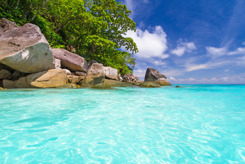 泰国思密兰群岛安达曼海的绿松石水