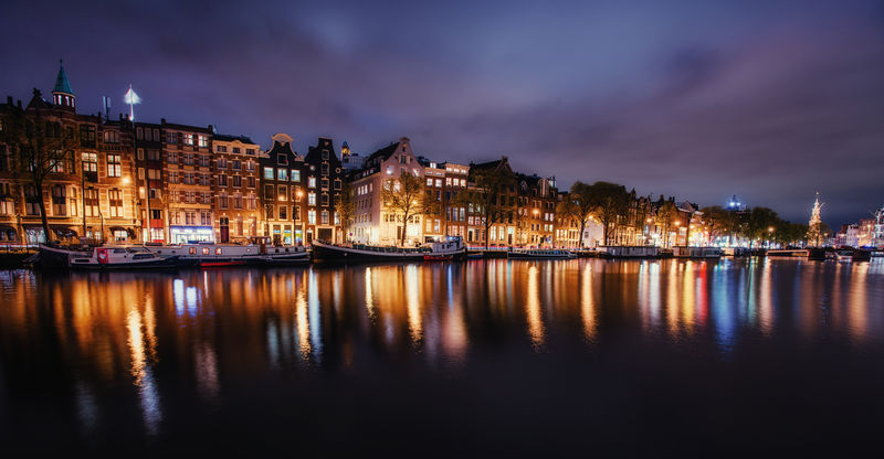 阿姆斯特丹美丽的夜晚建筑物夜间照明
