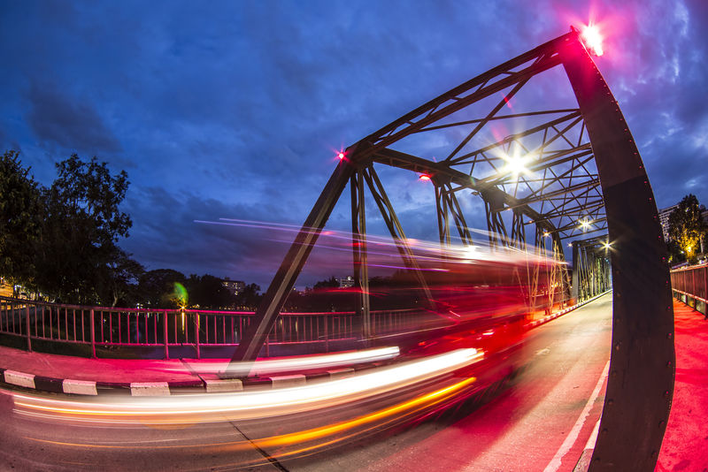 泰国清迈铁桥夜景