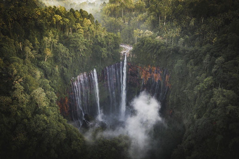 印度尼西亚Tumpak Sewu瀑布景观
