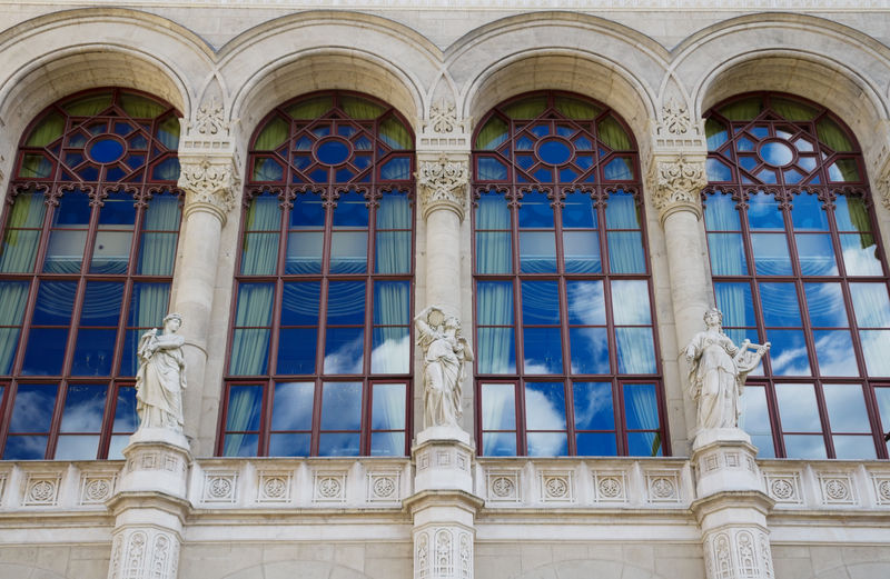 布达佩斯维加多音乐厅立面和窗户