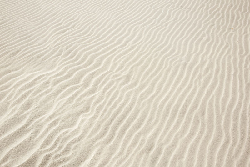沙中的金色涟漪