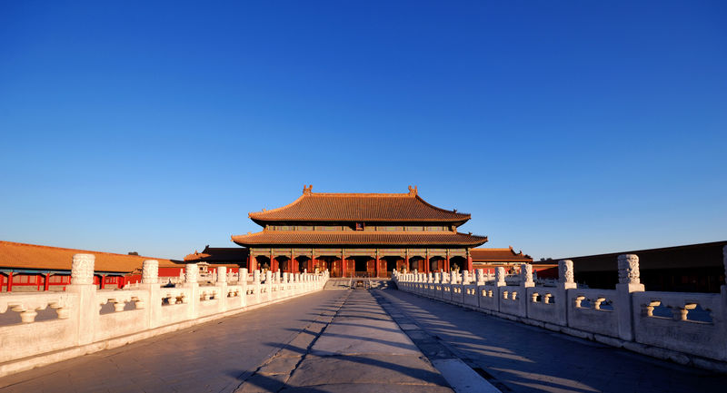 清晨阳光下迷人的北京紫禁城