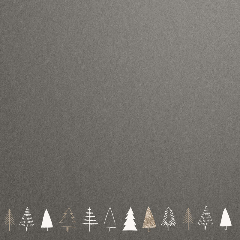黑色背景上的金银圣诞树饰物
