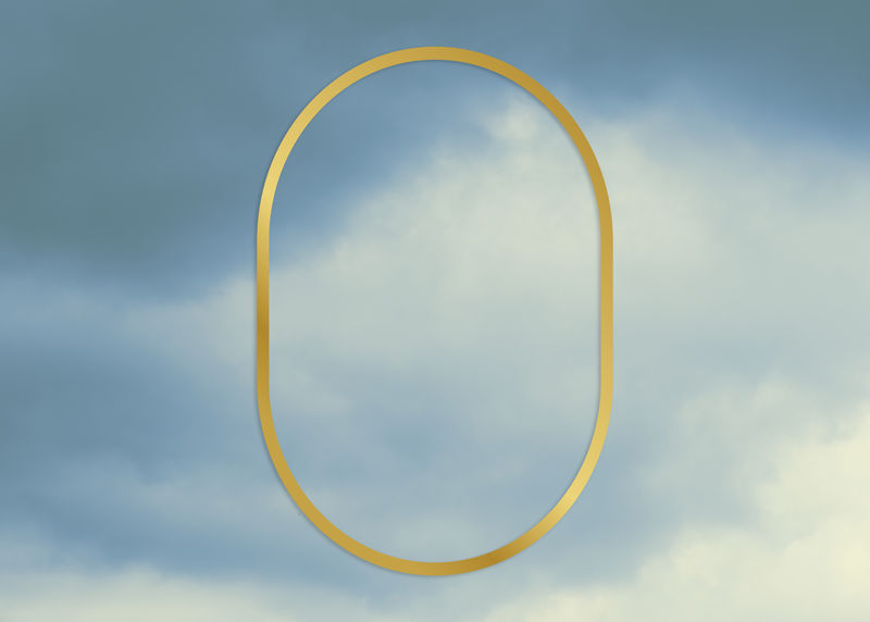 蓝色天空背景上的金色椭圆形框架插图