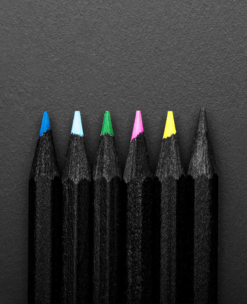 五只彩色铅笔