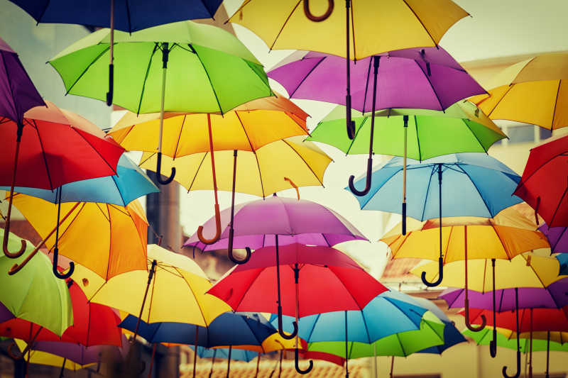 五颜六色雨伞